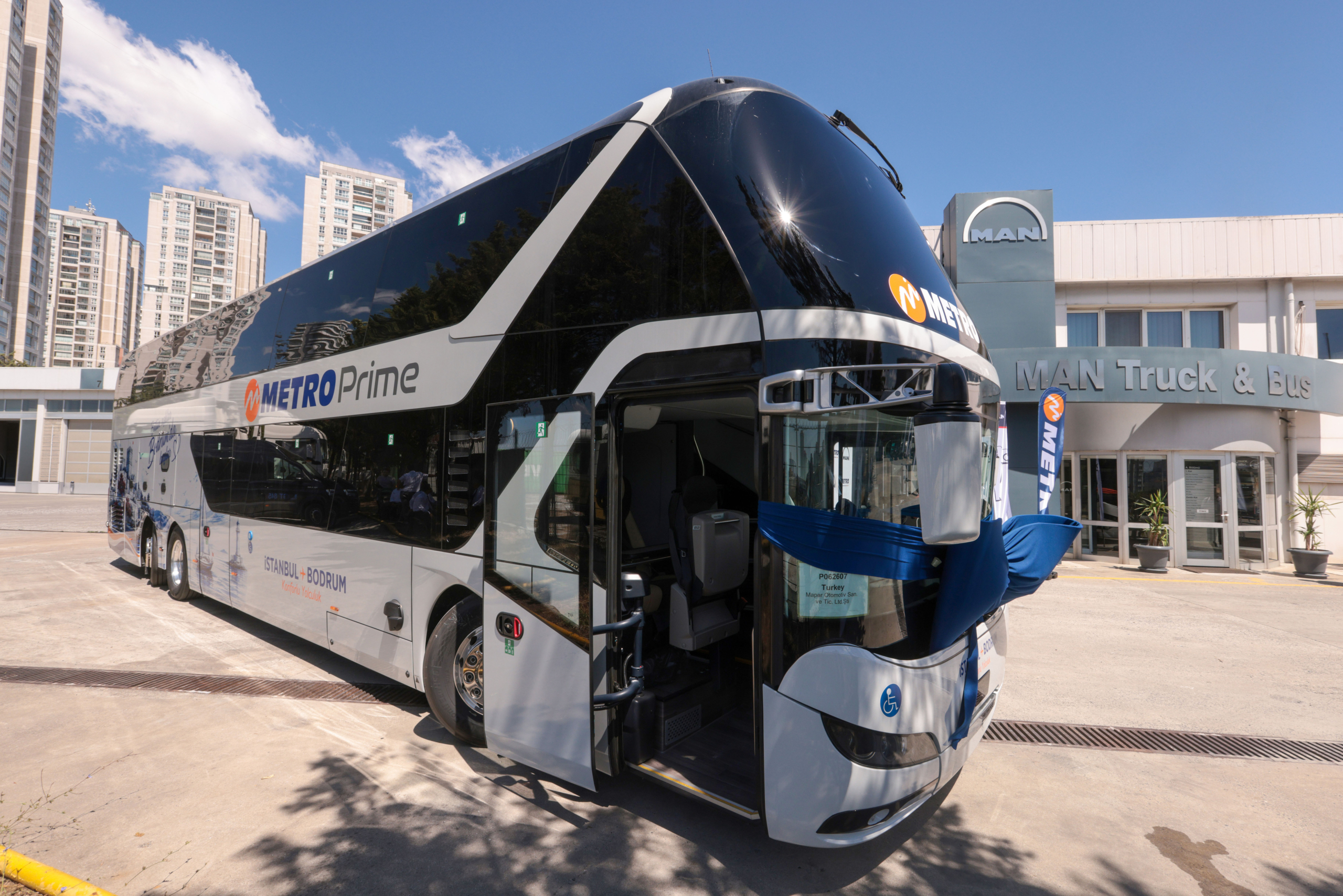 1785416541_Metro_Turizm___NEOPLAN_Skyliner_teslimat_6